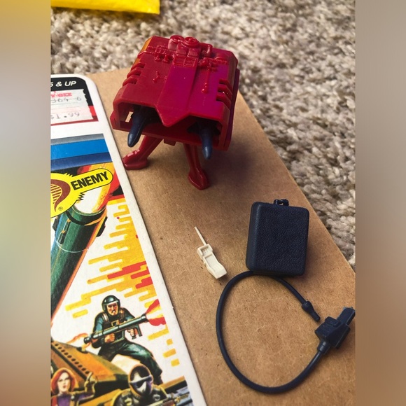 GI Joe Cobra Battle Gear Accessory Kit #4 / 1985 / 17 of 18 pcs + cardback - Picture 2 of 10